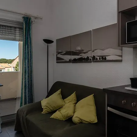 Pour 4 Personnes Avec Piscine Au Lavandou - Fr-1-803-94 Apartamento
