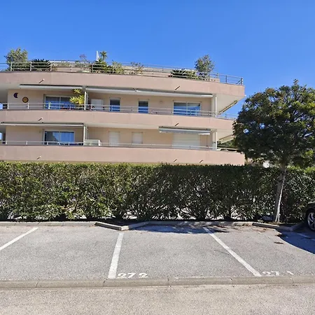 Apartamento Pour 4 Personnes Avec Piscine Au Lavandou - Fr-1-803-94