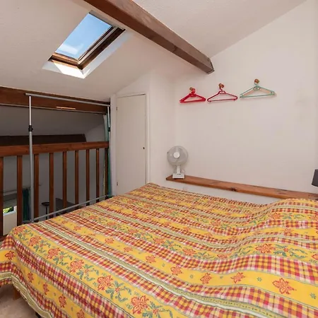 Pour 4 Personnes Avec Piscine Au Lavandou - Fr-1-803-94 *